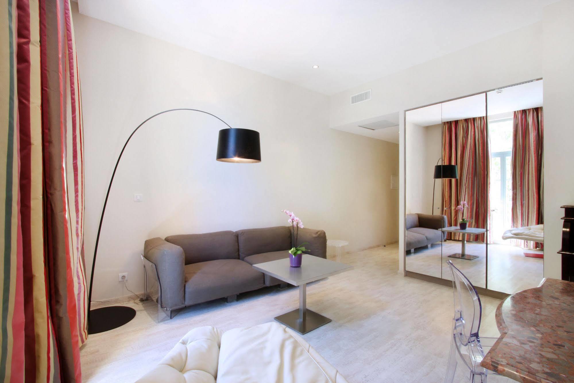 Hotel Les Deux Garcons 엑상프로방스 외부 사진